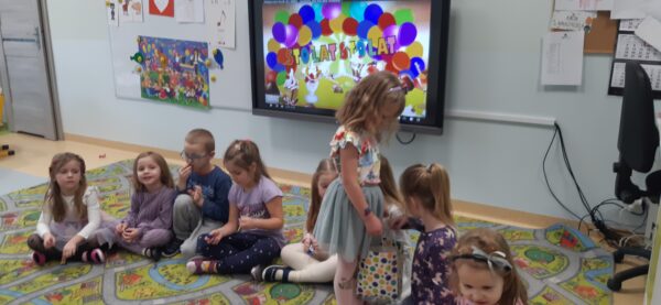 Karolcia świętuje 6. urodziny w przedszkolu
