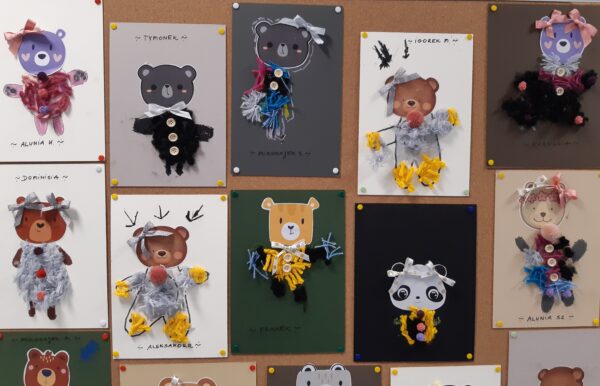 Przedszkolaki uczestniczą w zabawach związanych tematycznie ze Światowym Dniem Pluszowego Misia.