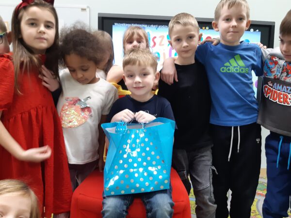 Igorek świętuje 6. urodziny.