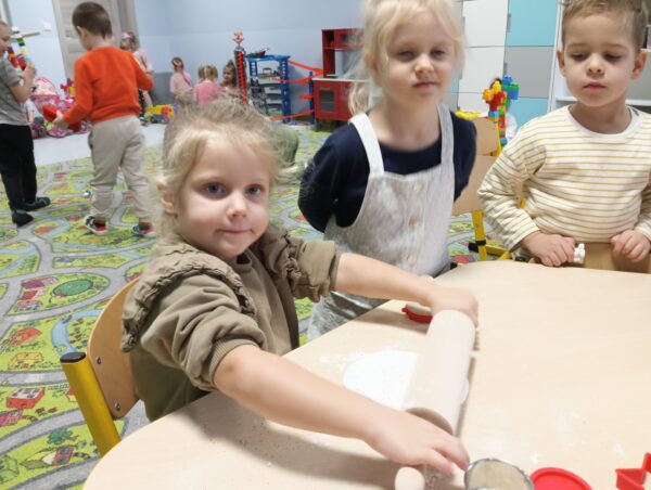 Dziewczynki współpracują