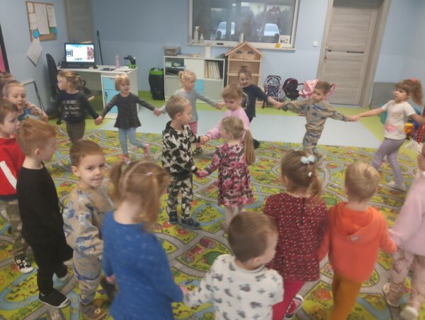 Zabawa urodzinowa w kole