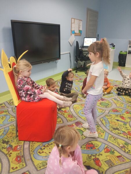 Marysia składa życzenia urodzinowe Hani