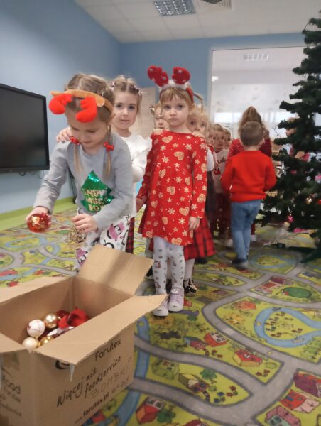 Razem ubieramy choinkę