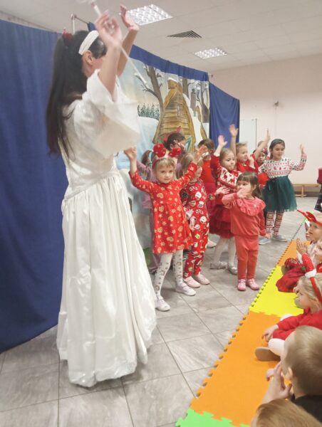 Wspólny taniec ze Śnieżynką