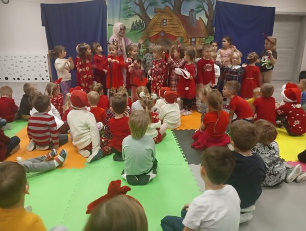 Przedszkolaki biorą aktywny udział w sztuce
