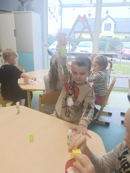 Oliwierek prezentuje efekty swojej pracy
