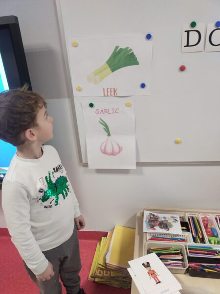 Szymon poznaje kolejne warzywa