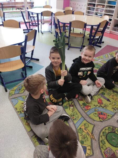 Jaś poznaje wygląd i zapach pora