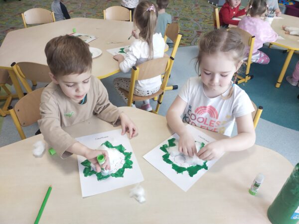 Pszczółki pracują w skupieniu