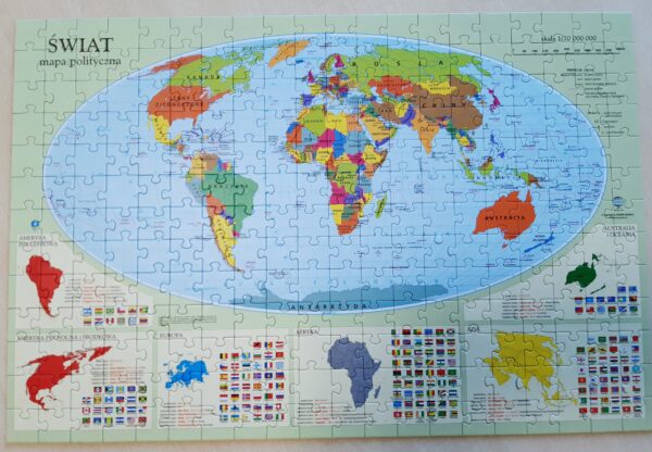 Mapa świata ułożona przez Misie jako podsumowanie zajęć.