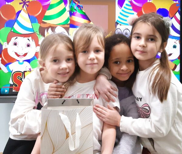 Pamiątkowe zdjęcie Karolci z Michalinką, Nastką i Gabrysią.