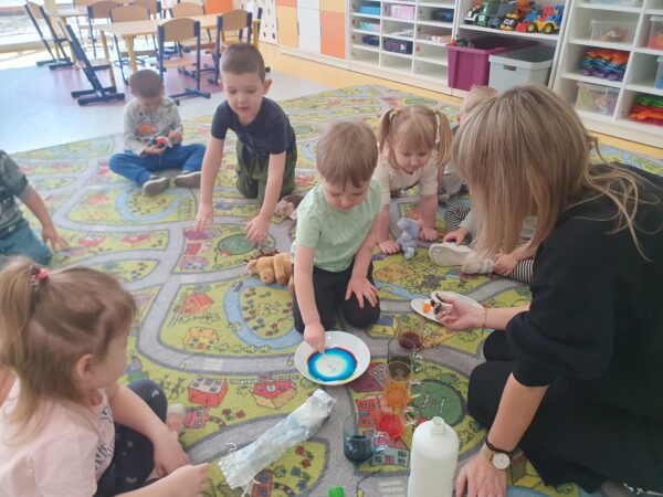 Motylki bawią się kolorami