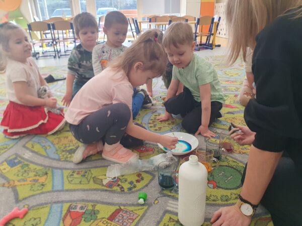 Motylki bawią się kolorami