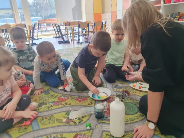 Motylki bawią się kolorami