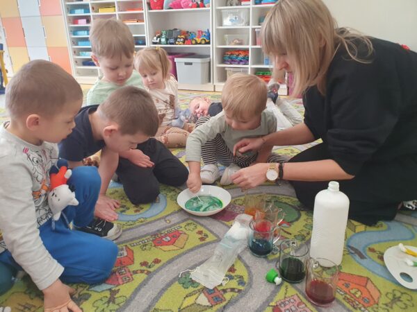 Motylki bawią się kolorami