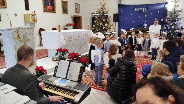 Jeżyki kolędują w Kościele w Rakowiskach