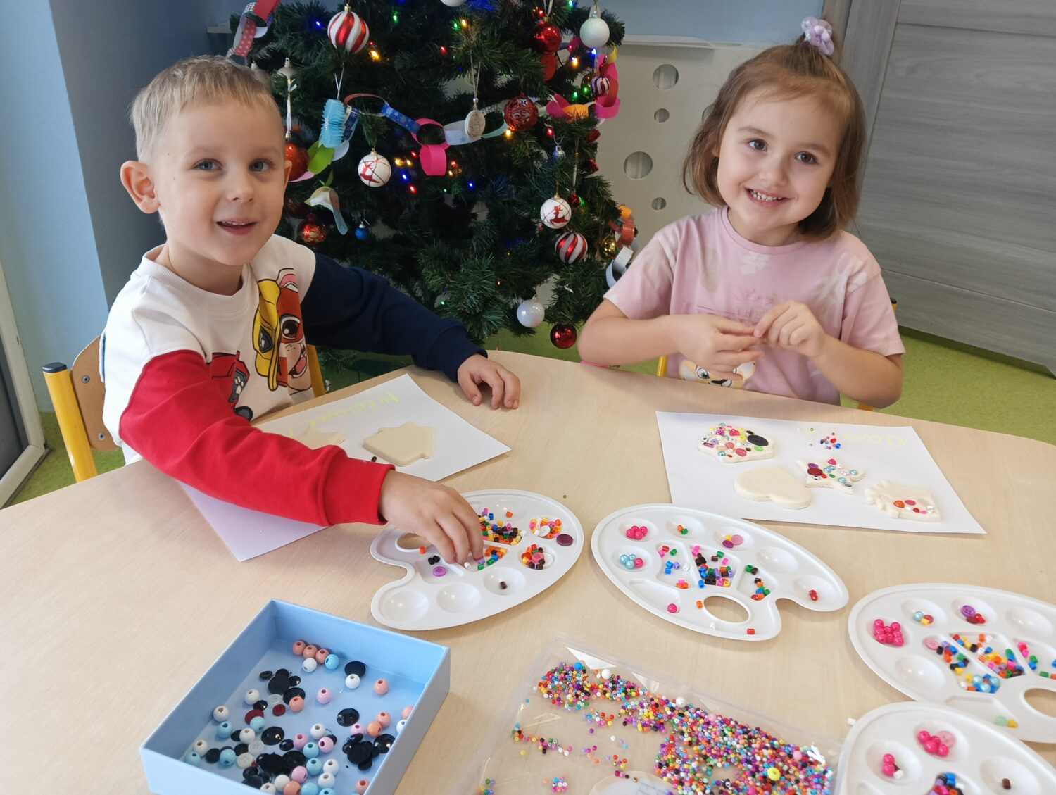 Mikołaj z Klarą dzielnie pracują