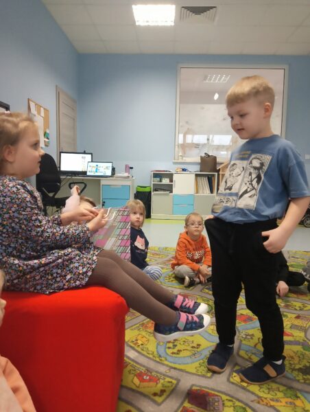 Kubuś składa życzenia Marcelince