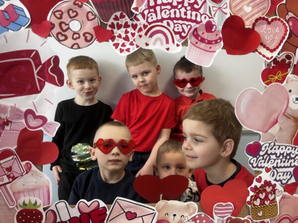 Przedszkolaki świętują Walentynki