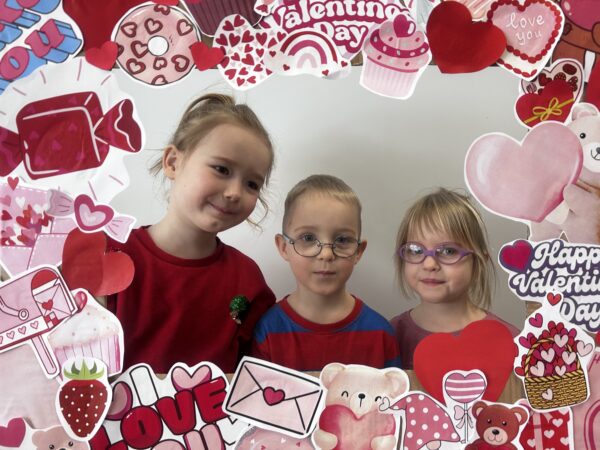 Przedszkolaki świętują Walentynki