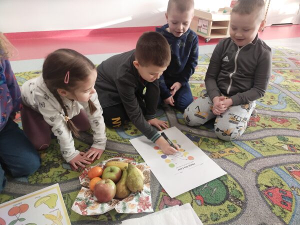 Jaś szuka koloru pomarańczy