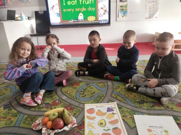 Jeżyki powtarzają nazwy kolorów w języku angielskim