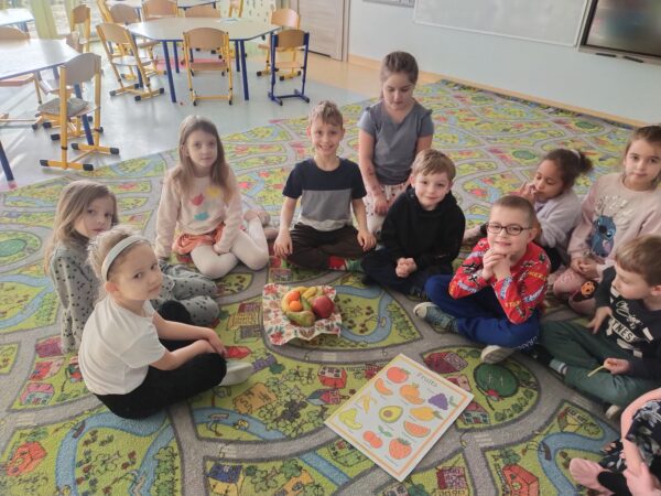 Misie nazywają w języku angielskim doskonale znane im owoce