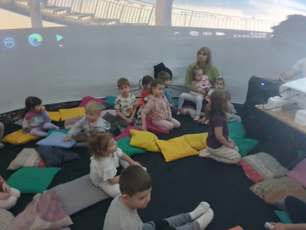 Motylki w planetarium