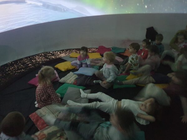 Motylki w planetarium