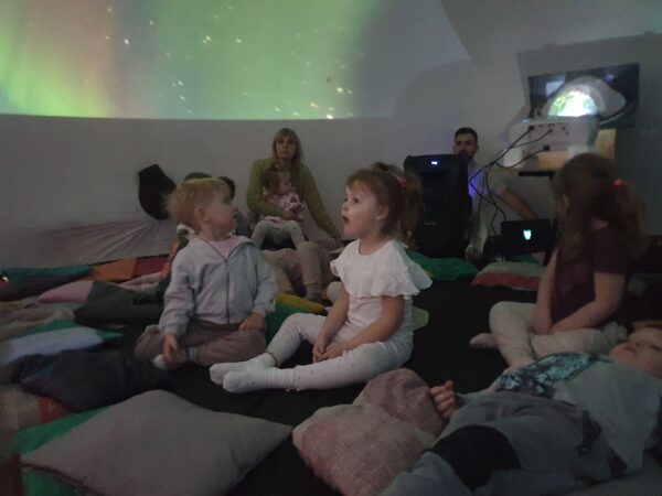 Motylki w planetarium