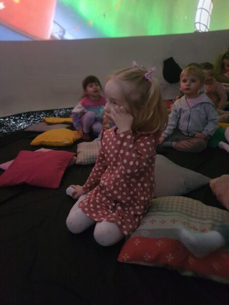 Motylki w planetarium