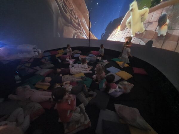 Motylki w planetarium