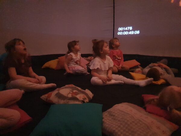 Motylki w planetarium