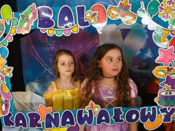 Pamiątkowe zdjęcie Misiów z balu karnawałowego.