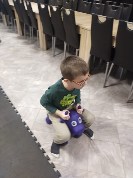 Mikołaj kończy zmagania na tęczowym torze przeszkód