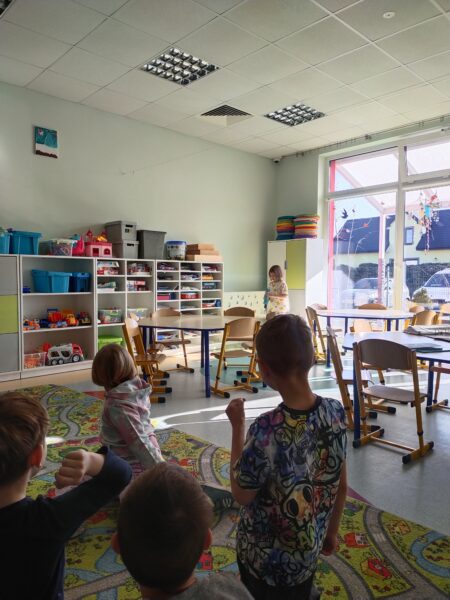 Druga Gabrysia znajduje parasolkę