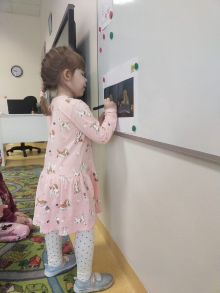 Julcia zaznacza kolejną różnicę