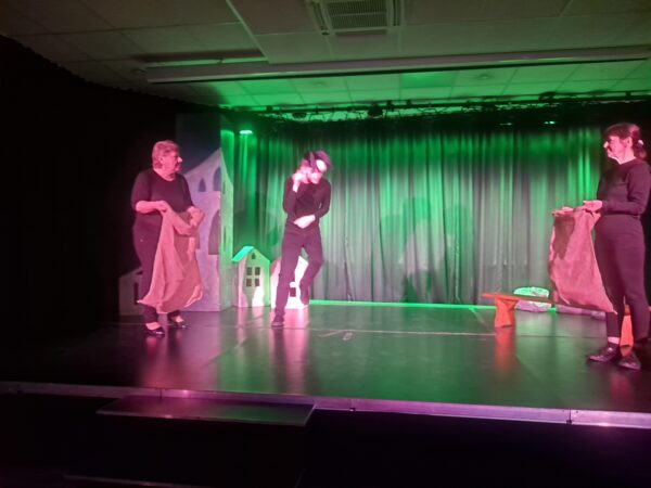 Etiuda sceniczna Teatru Słowa „Baw się w teatr”