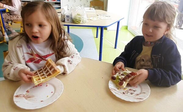 Misie uwielbiają chrupiące przekąski ze słodkimi dodatkami.