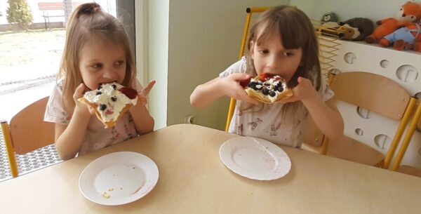 Misie uwielbiają chrupiące przekąski ze słodkimi dodatkami.