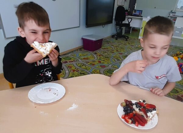 Misie uwielbiają chrupiące przekąski ze słodkimi dodatkami.