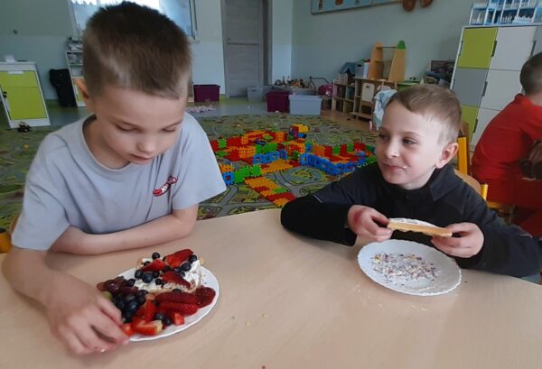 Misie uwielbiają chrupiące przekąski ze słodkimi dodatkami.