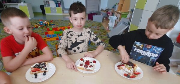 Misie uwielbiają chrupiące przekąski ze słodkimi dodatkami.