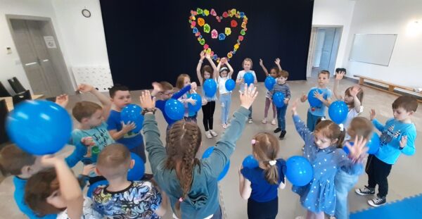 Misie świętują Światowy Dzień Świadomości Autyzmu.