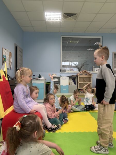 Dorian składa życzenia Hani