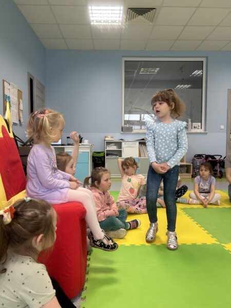 Marysia składa życzenia urodzinowe Hani