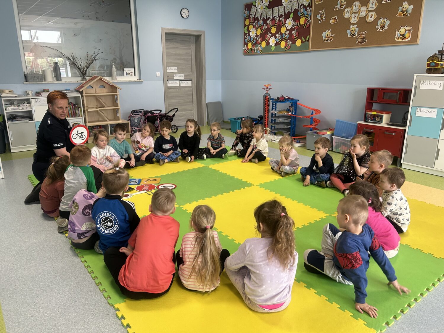 Wizyta pani policjantki w grupie Pszczółek