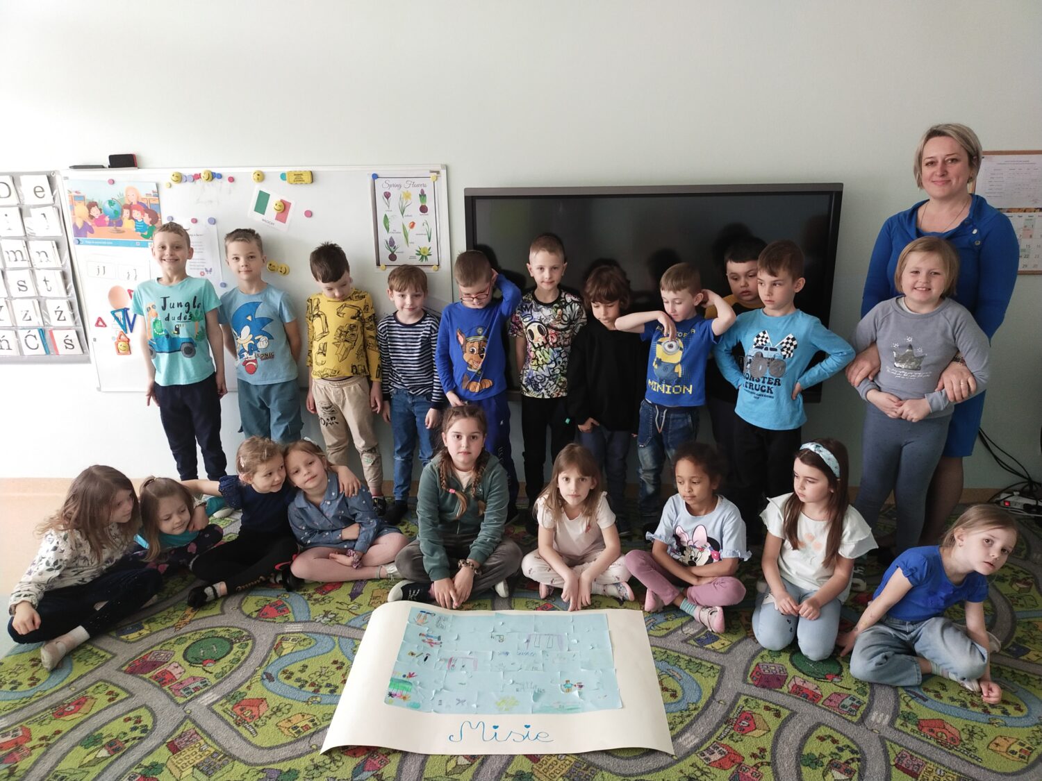 Każdy z puzzli jest niezbędny na naszym plakacie, a każdy Miś jest równie ważny w naszej grupie.