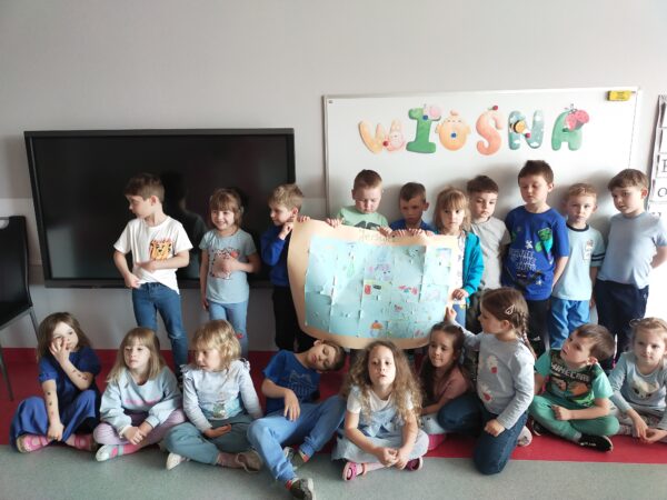 Jeżyki prezentują efekt wspólnej pracy