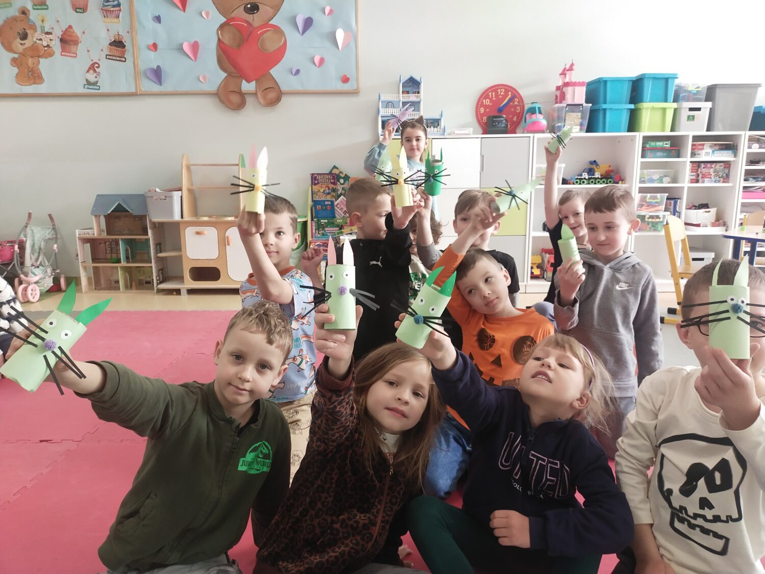 Po utrwaleniu słów: Easter, bunny and eggs, prezentujemy nasze, dzisiejsze prace